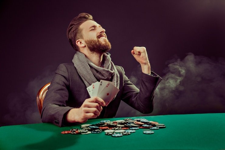 Antarmuka Top Trend Gaming di aplikasi mobile rp999 menampilkan slot dan permainan live dealer